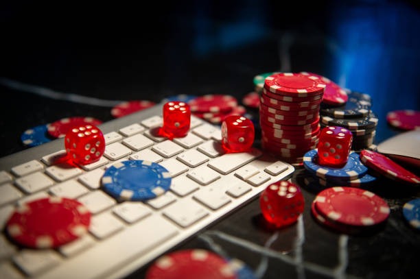 patihtoto login app interface showing slot games and live casino options